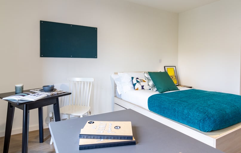 Silver Studio River View, Dun Holm House, Unit 8, The Riverwalk, City Centre, Durham - Image 1